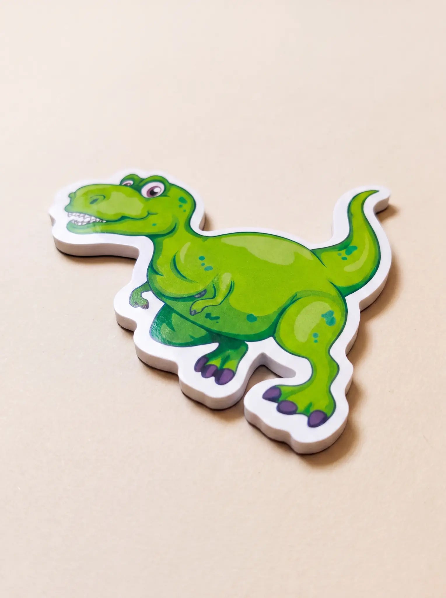 Detalhe das peças magnéticas do Kit Dinossauros Nido